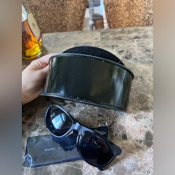 Marc By Marc Jacobs Black Wayfarer Sunglasses - Picture 10 of 10